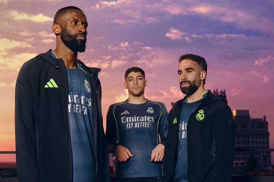 O Real Madrid apresenta o seu segundo equipamento para a temporada 