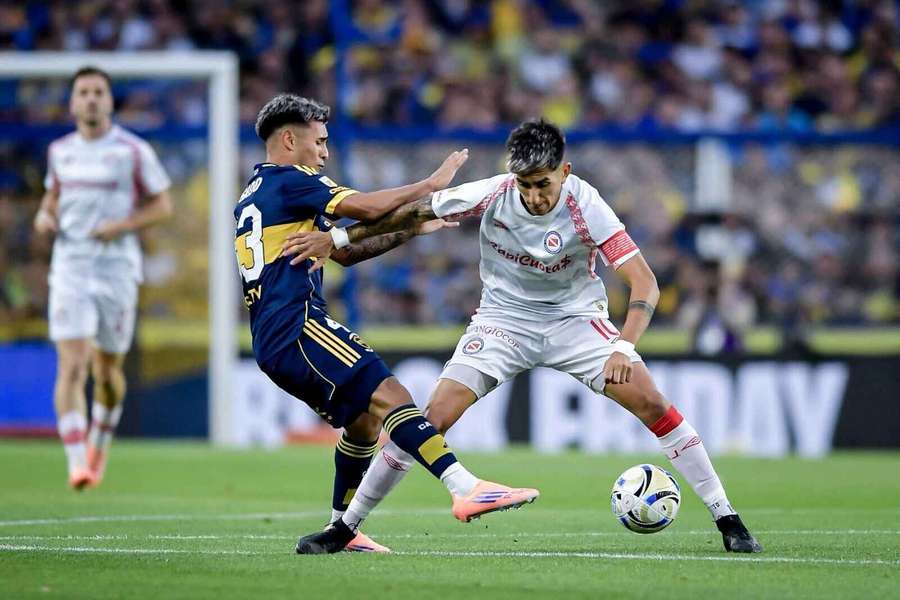 Boca avanza por Lescano