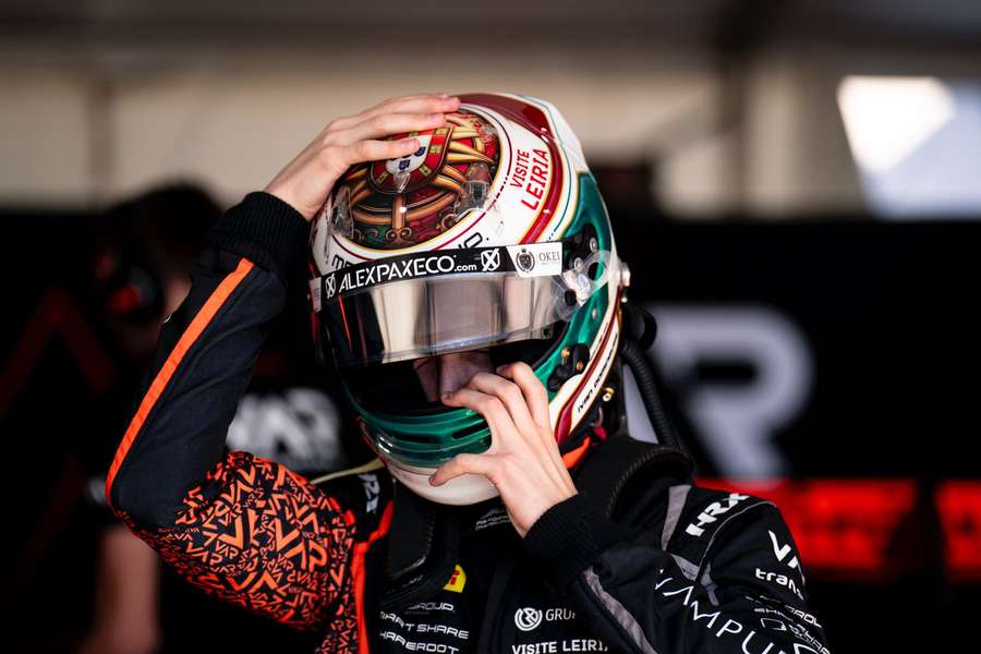 O capacete do piloto português
