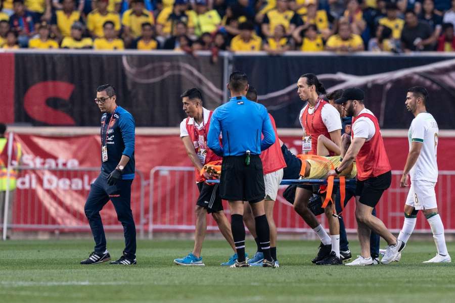 Piero Hincapie musste beim Länderspiel von Ecuador gegen Bolivien vom Feld transportiert werden.