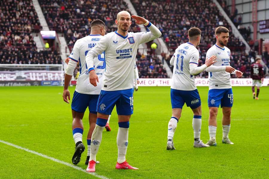 Václav Černý slaví vítězný gól v zápase s Hearts.