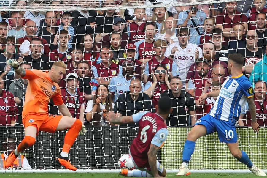 Douglas Luiz faz o primeiro gol do Aston Villa contra o Brighton Douglas Luiz faz o primeiro gol do Aston Villa contra o Brighton