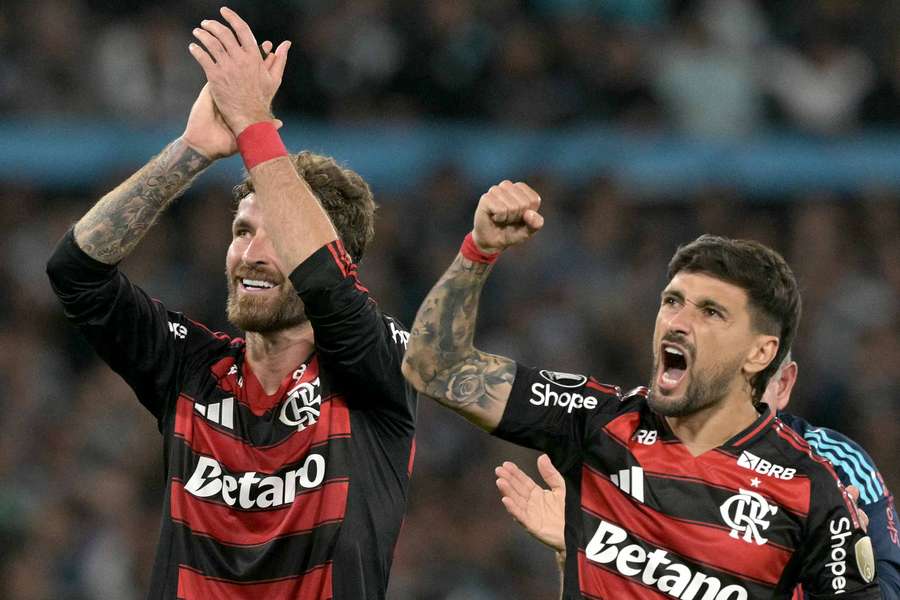 O Flamengo segurou o Racing em Avellaneda e se garantiu na final da Libertadores