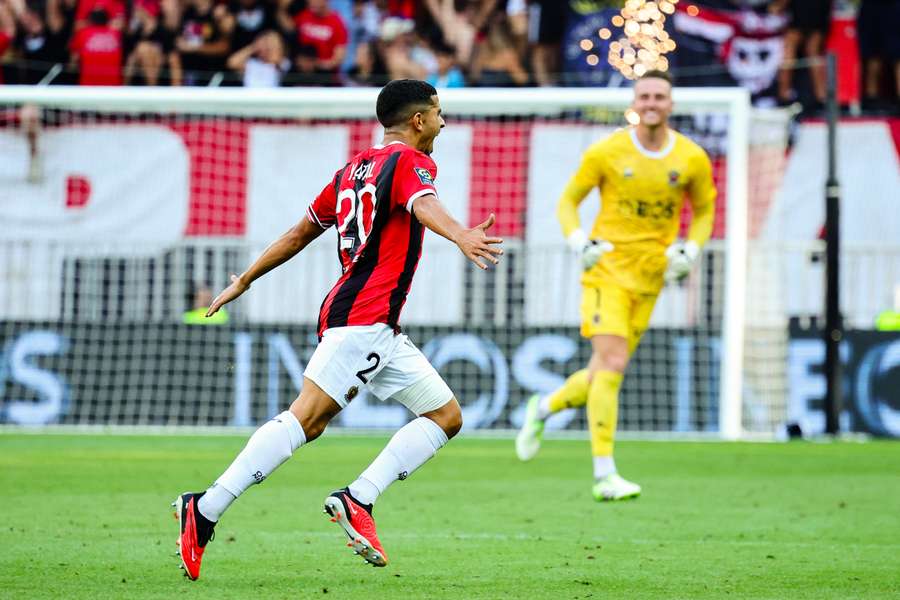 Youcef Atal comemora um golo pelo Nice