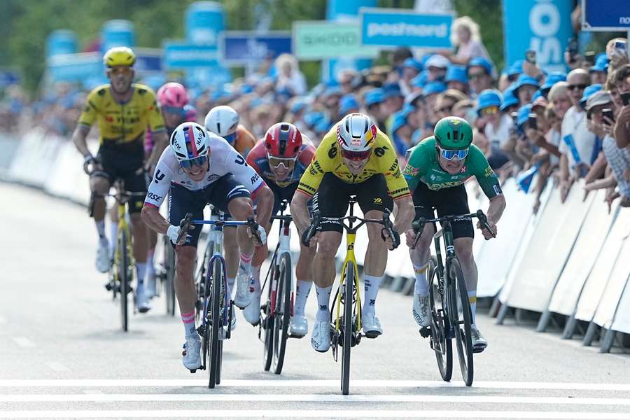 Team Visma - Lease a bike team's Belgian rider Wout van Aert (C) wins Stage 1 ahead af Kubis Lukas of Unibet Rose Rockets (L)
