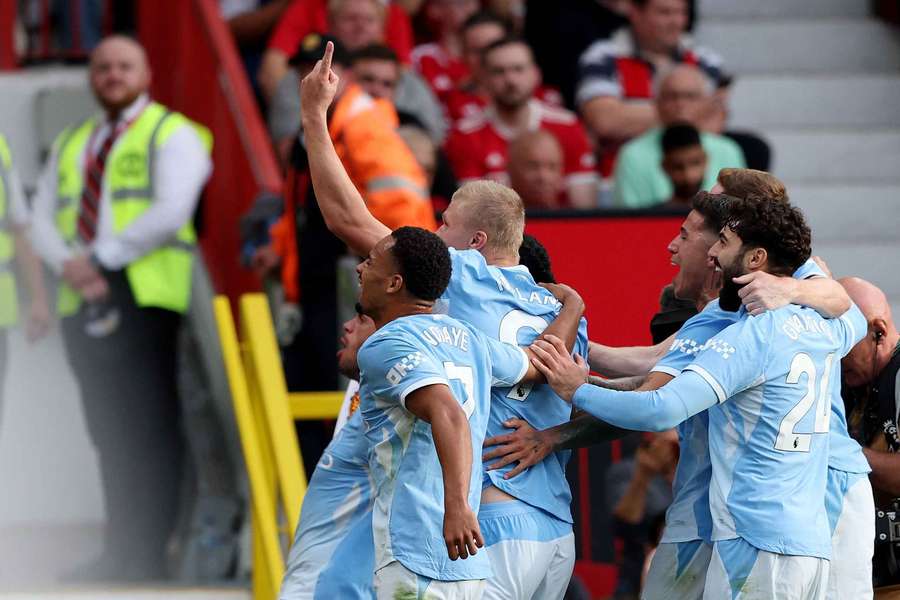 Erling Haaland et ses coéquipiers célébrant le but de la victoire. Erling Haaland et ses coéquipiers célébrant le but de la victoire.