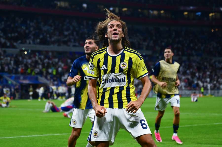 Guendouzi se nechal vyprovokovat fanoušky Lyonu.