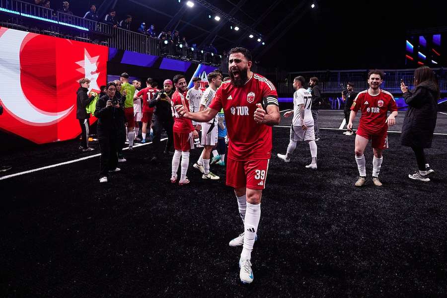 Los turcos celebran su victoria ante España y el pase a cuartos