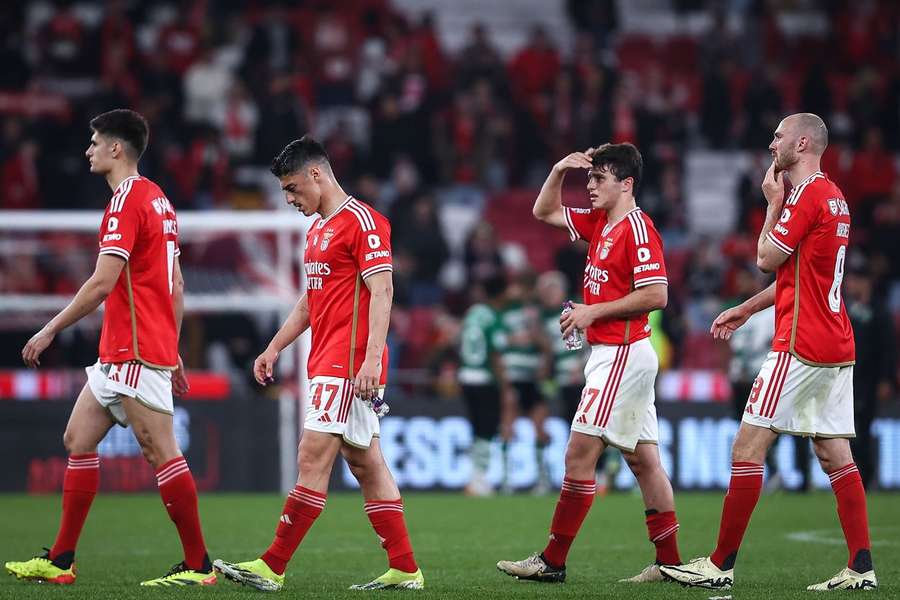 Benfica segue na peugada do líder Sporting