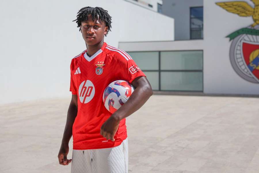 Oficial: Mauro Furtado assina contrato profissional com o Benfica