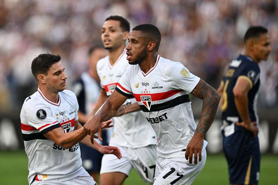 André Silva marcou os dois gols do São Paulo em Lima