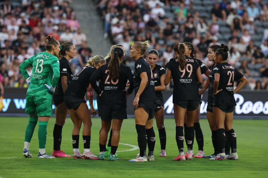 Jogadoras do Angel City durante a primeira parte contra o NJ/NY Gotham FC