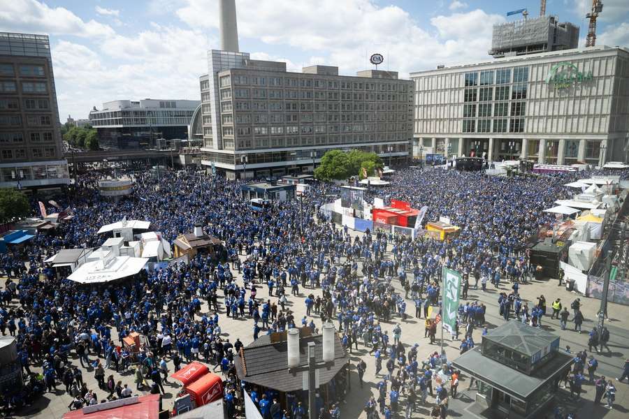 Die Bielfeld-Fans auf dem Alexanderplatz.