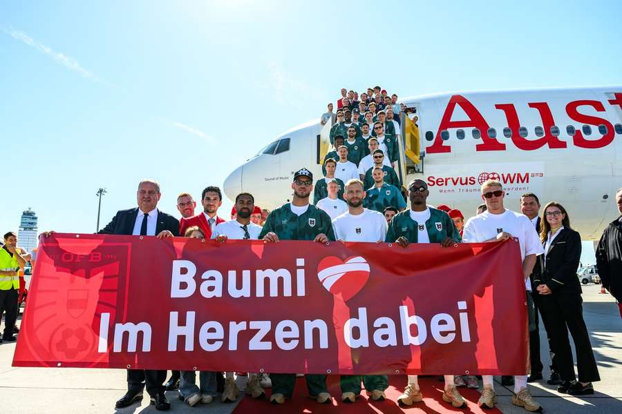 Nach der Grußbotschaft der Mitspieler ist Christoph Baumgartner nun doch in Person beim ÖFB-Tross dabei. Nach der Grußbotschaft der Mitspieler ist Christoph Baumgartner nun doch in Person beim ÖFB-Tross dabei.