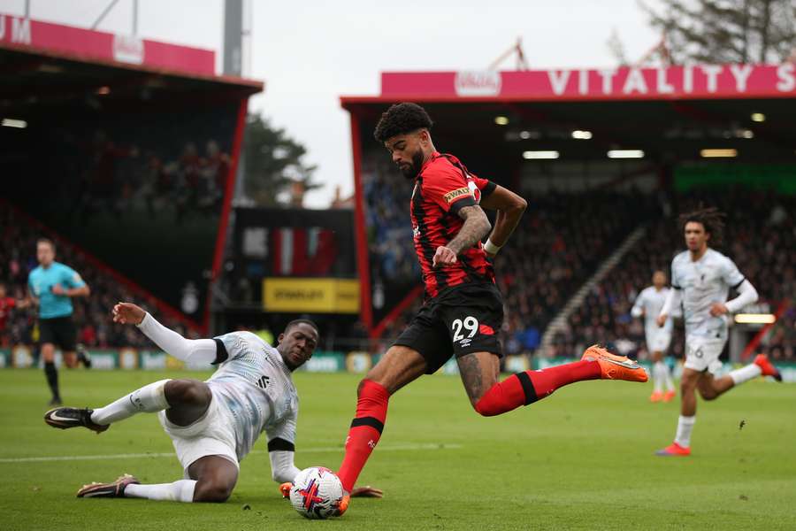 Brandvarme Billing bringer Bournemouth foran mod Liverpool