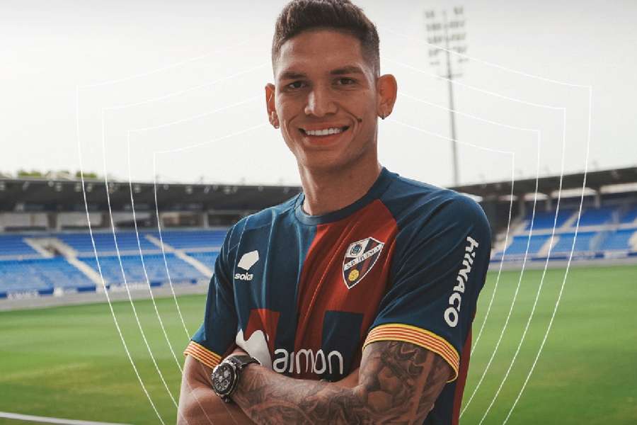 Daniel Luna, con la camiseta del Huesca