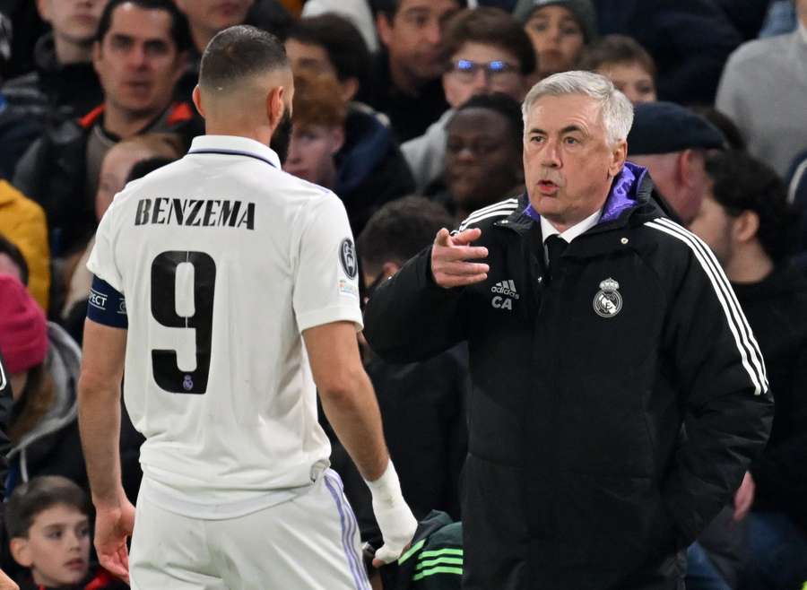 Carlo Ancelotti talks to French striker Karim Benzema during the Champions League quarter-final second-leg football match between Chelsea and Real Madrid