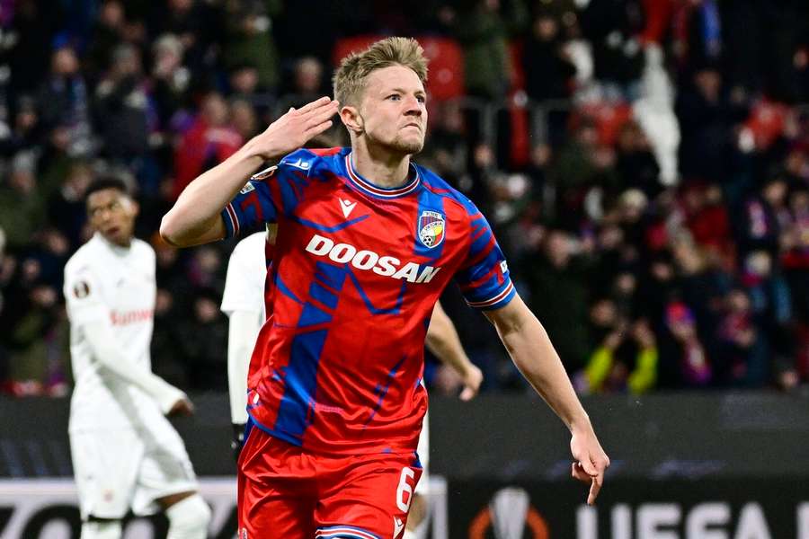 Plzeň porazila v Evropské lize Anderlecht a pořád může myslet na elitní osmičku. Lukáš Červ slaví.