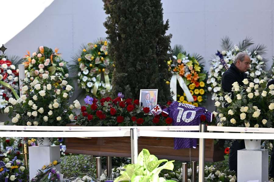 O caixão de Barone no parque Viola O caixão de Barone no parque Viola