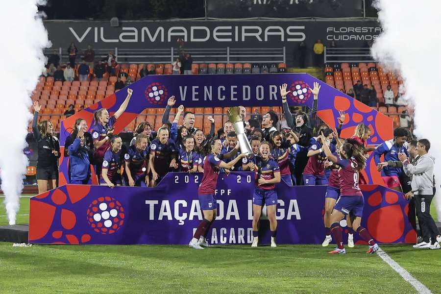 Torreense celebra conquista da Taça da Liga feminina