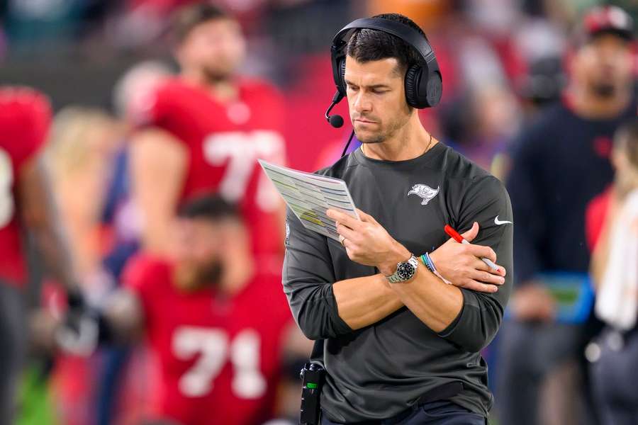 Canales als OC van de Bucs tijdens de gewonnen play-off-wedstrijd tegen de Eagles