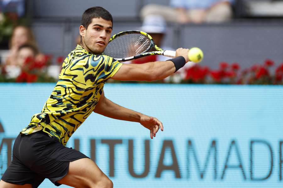 Titelverdediger Alcaraz naar derde ronde tennistoernooi Madrid Titelverdediger Alcaraz naar derde ronde tennistoernooi Madrid