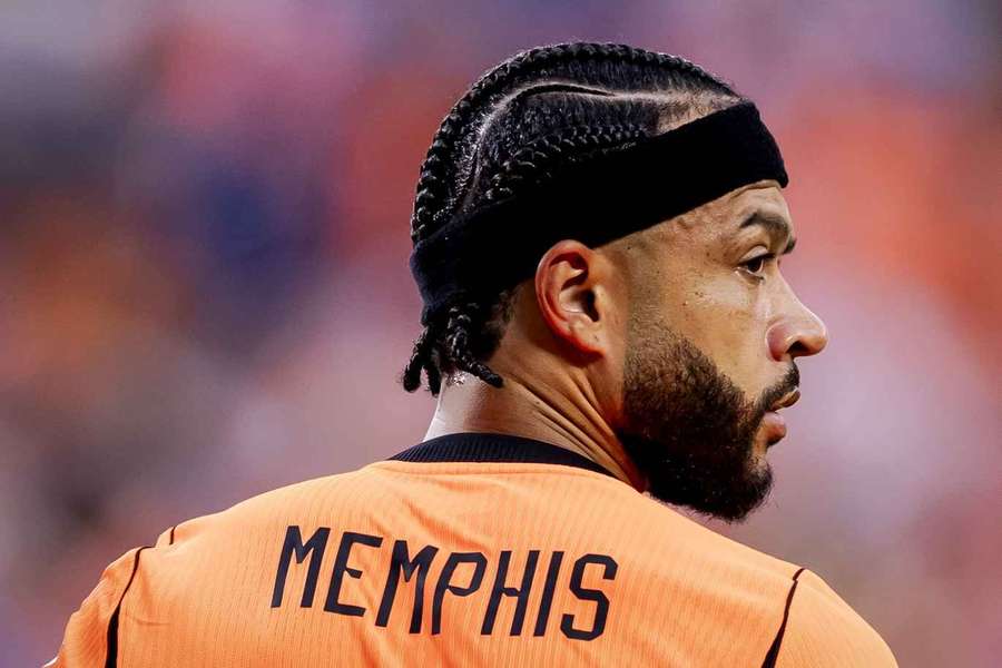 Memphis Depay has left Corinthians