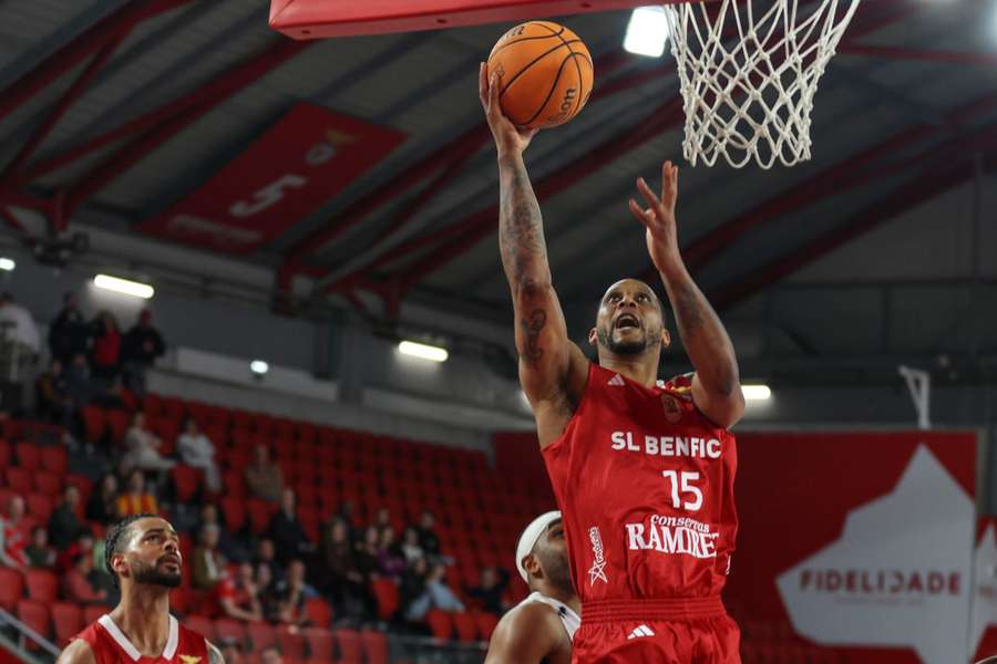Benfica superou a Oliveirense