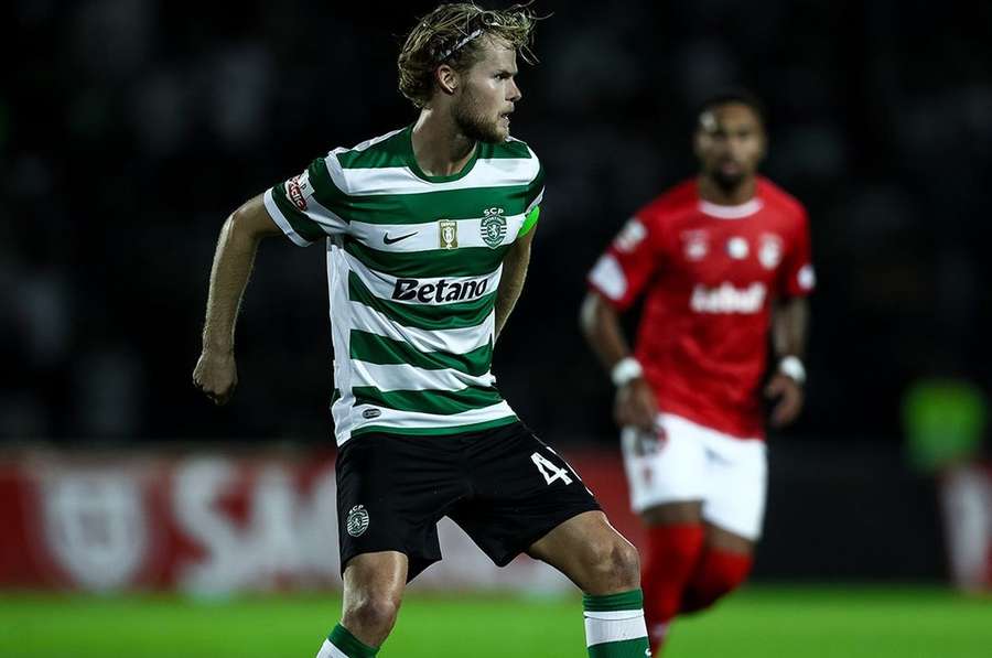 Morten Hjulmand em ação diante do Santa Clara