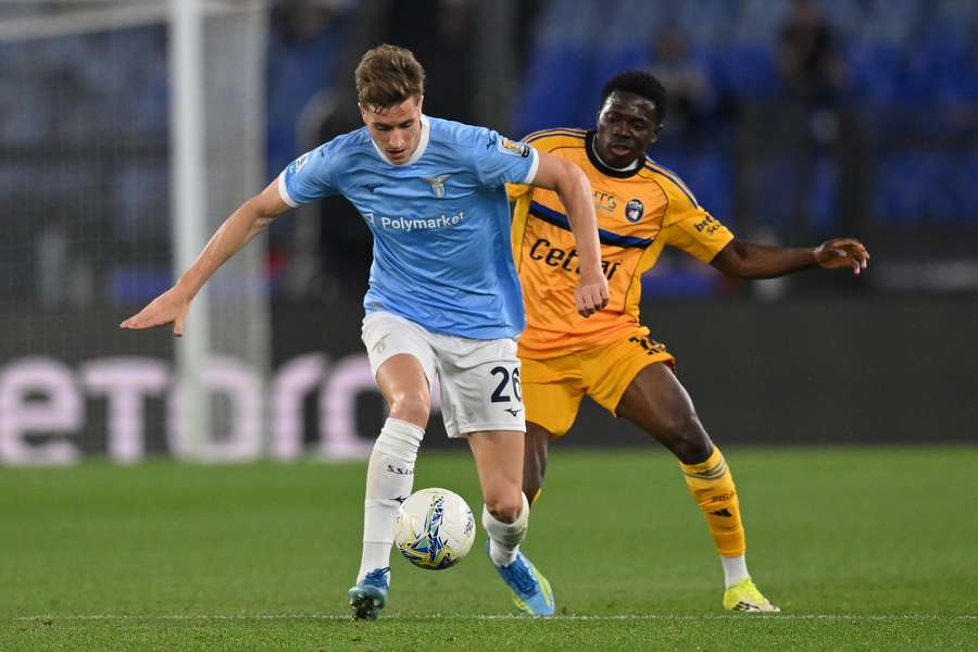Ebenezer Akinsanmiro chega ao Monza cedido pelo Inter de Milão