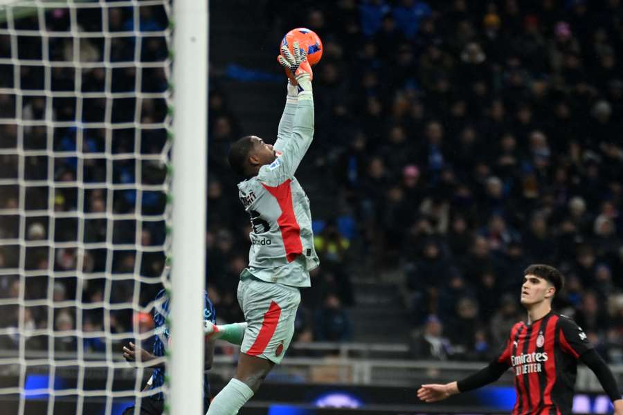 MIke Maignan durante il derby