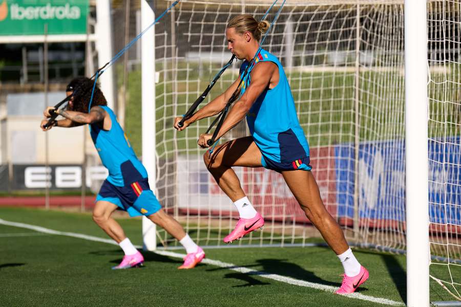 Llorente y Cucurella, en un entrenamiento