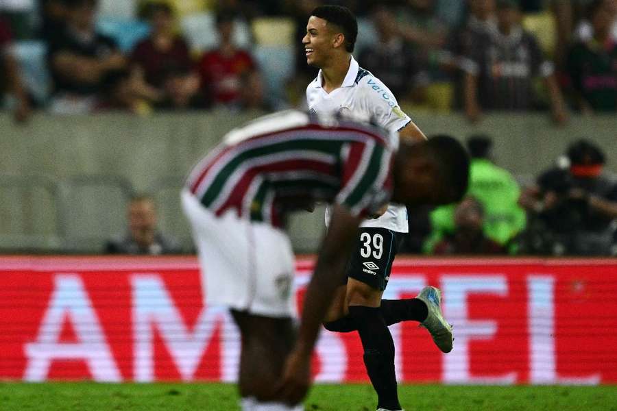 Gustavo Nunes diminuiu a vantagem do Fluminense e levou o jogo para os pênaltis