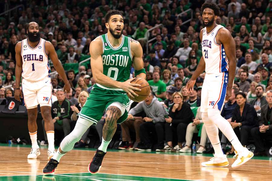 Celtics rekenen af met Embiid en Harden, Tatum schrijft geschiedenis