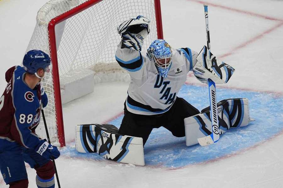 Karel Vejmelka v akci proti Coloradu. Jeho zákroku přihlíží Martin Nečas. 