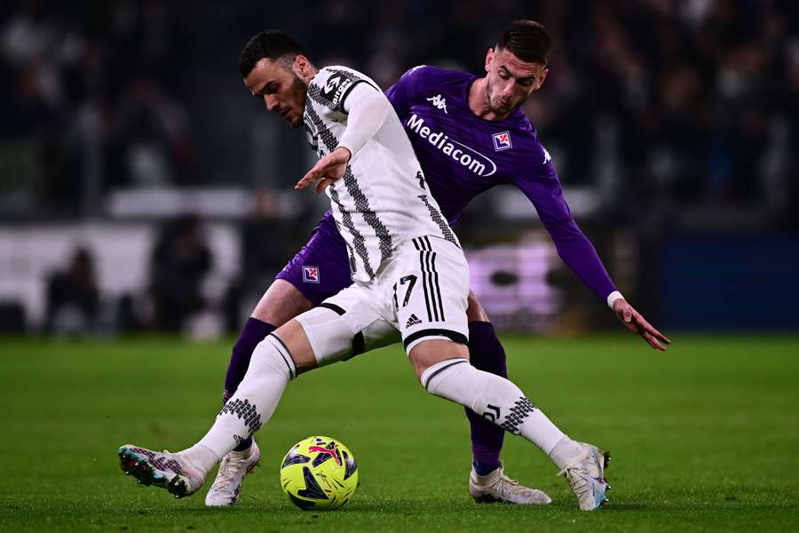 Juventus' Serbian midfielder Filip Kostic and Fiorentina's Serbian defender Aleksa Terzic go for the ball 