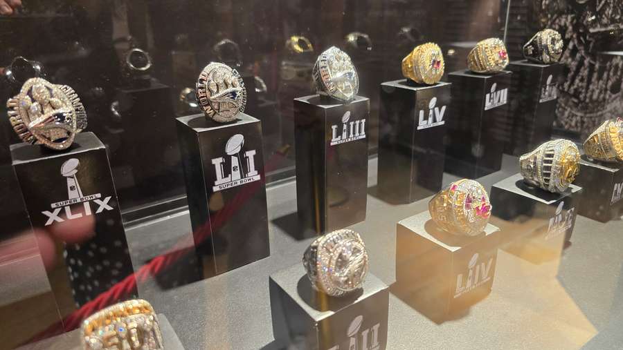 Anéis do Super Bowl em exposição Anéis do Super Bowl em exposição