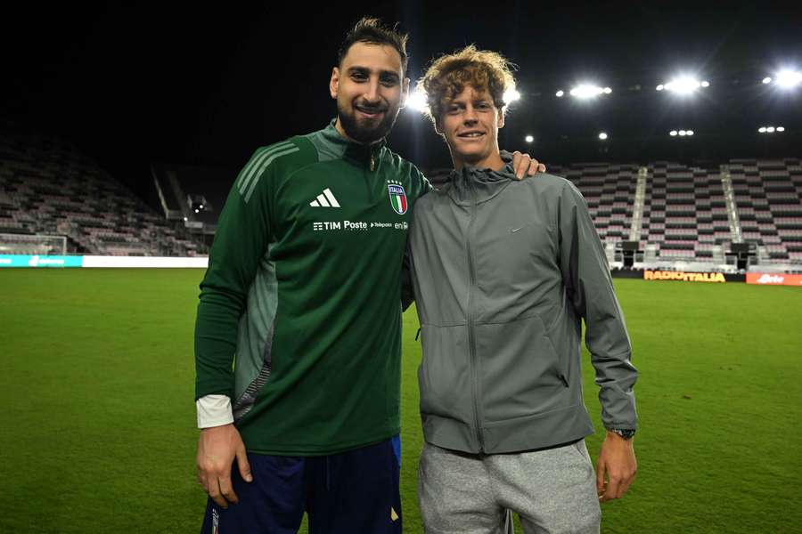 Sinner posa con Donnarumma