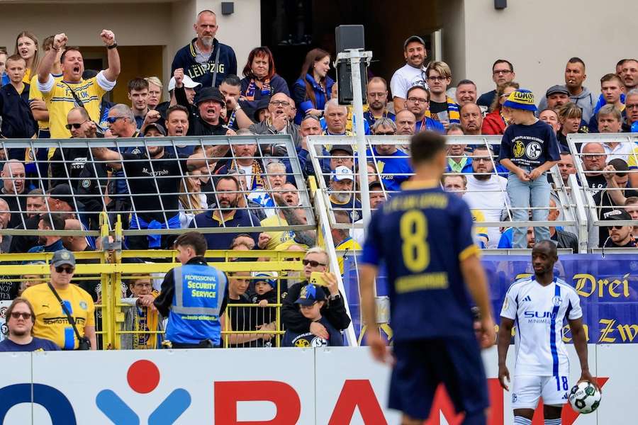 Lamentable sucesos en el LOK Leipzig-Schalke 04
