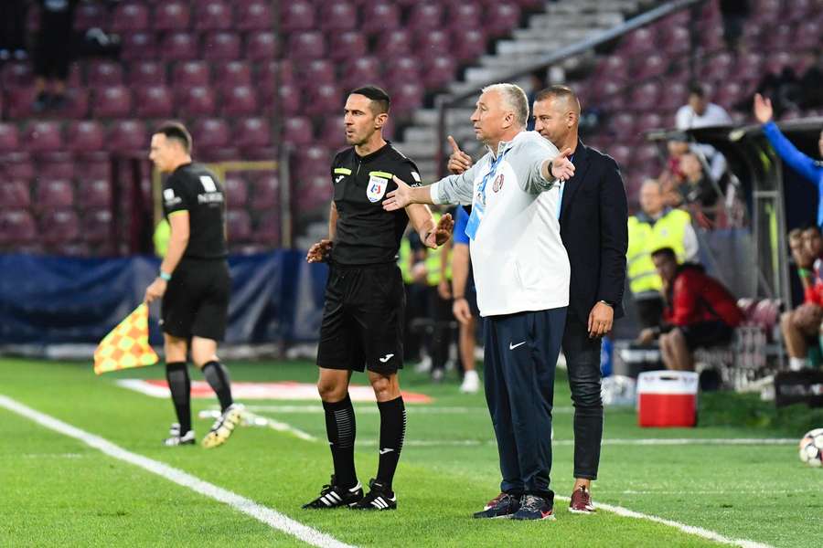 Dan Petrescu, contestat din nou în Gruia