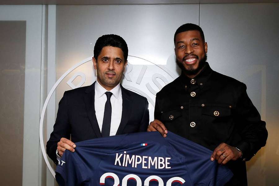 Kimpembe tout sourire aux côtés de son président.