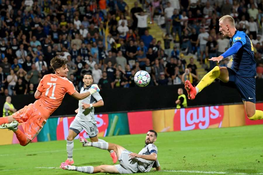 Pri šanci Kučysa belasí ani nedýchali. Pri šanci Kučysa belasí ani nedýchali.