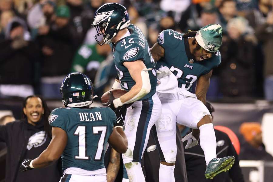 Eagles atropelam machucado 49ers e vão ao Super Bowl