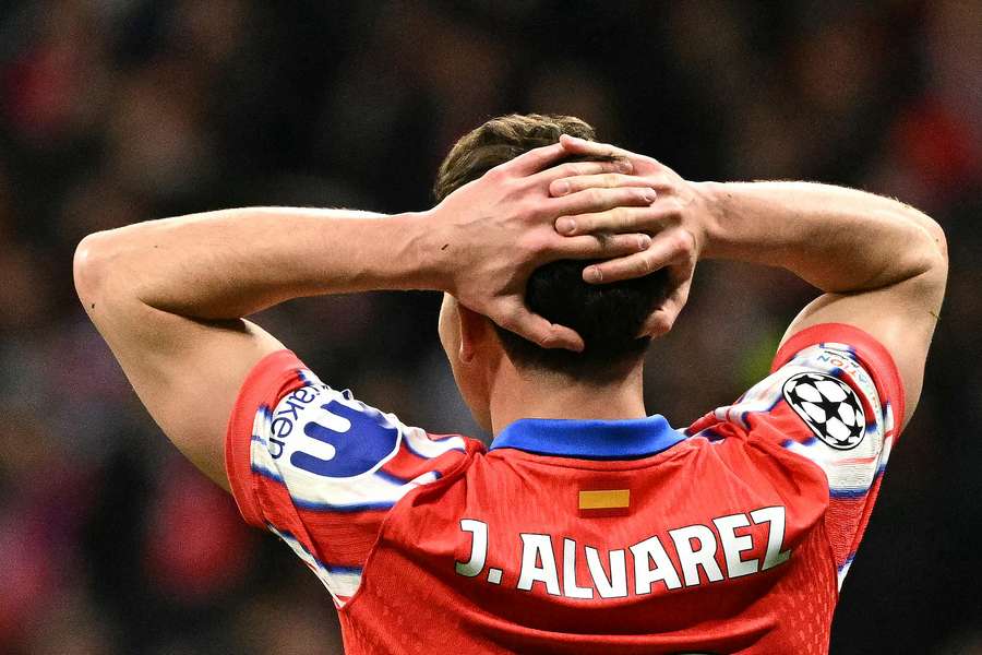 Julián Alvarez lamenta gol anulado Julián Alvarez lamenta gol anulado