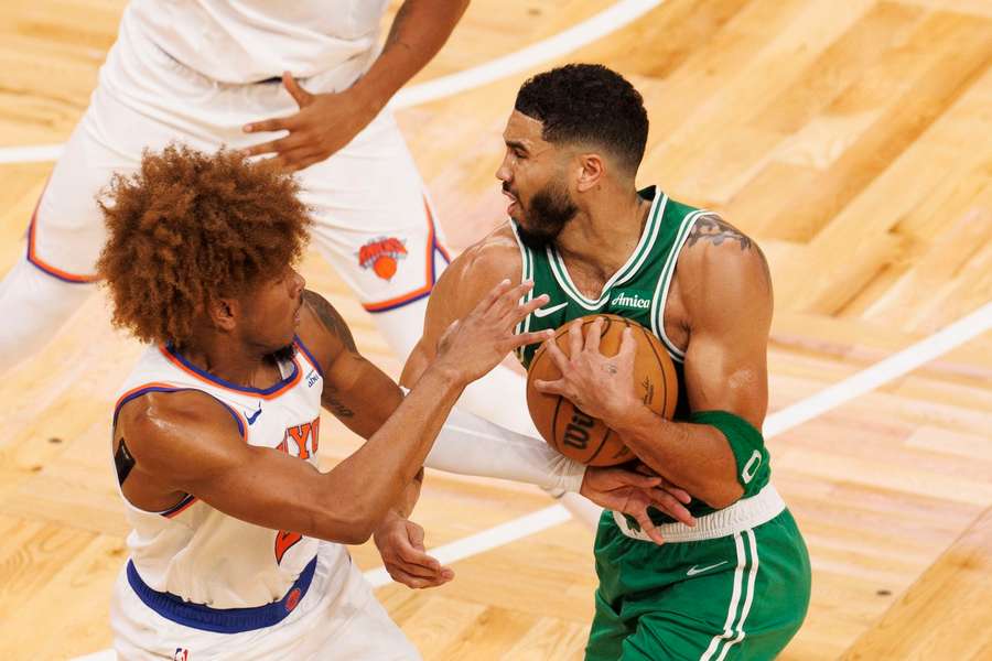 Jayson Tatum (r.) war gegen die Knicks unaufhaltsam.