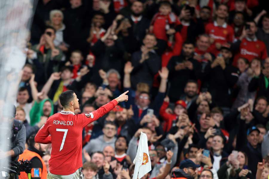 Man. United vence (3-0) Sheriff com CR7 a marcar, Roma (2-1) sobrevive para a última ronda