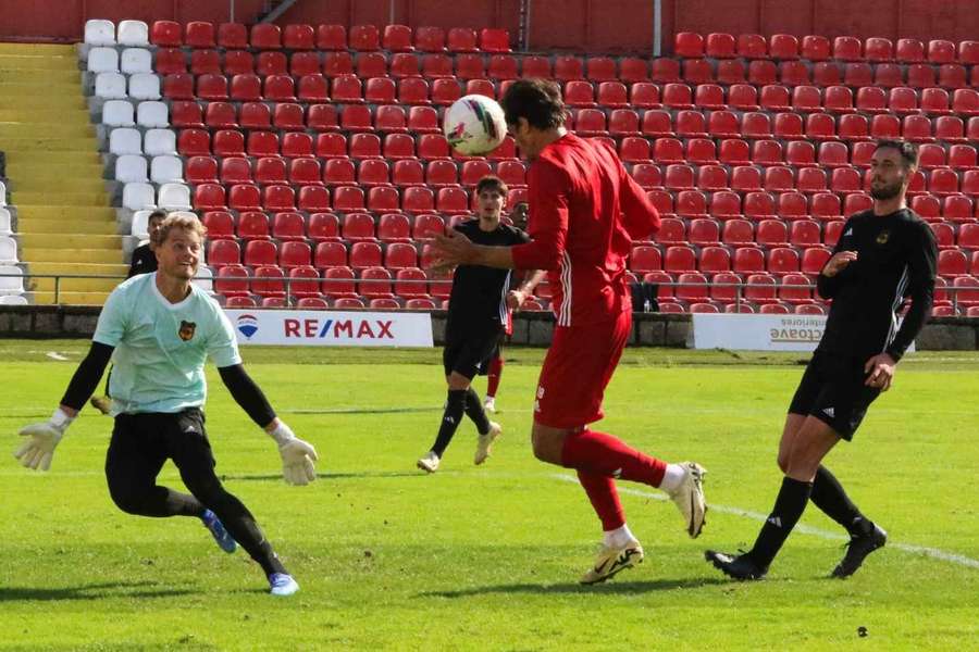 Nené apontou um hat trick diante do Lusitânia de Lourosa