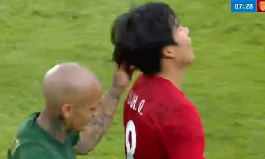 Alexandru Mitriță își trage de păr adversarul