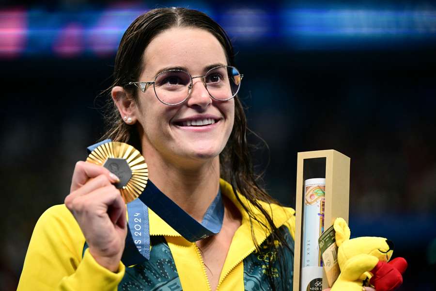 Kaylee McKeown tornou-se bicampeã dos 100 metros costas femininos, com novo recorde olímpico