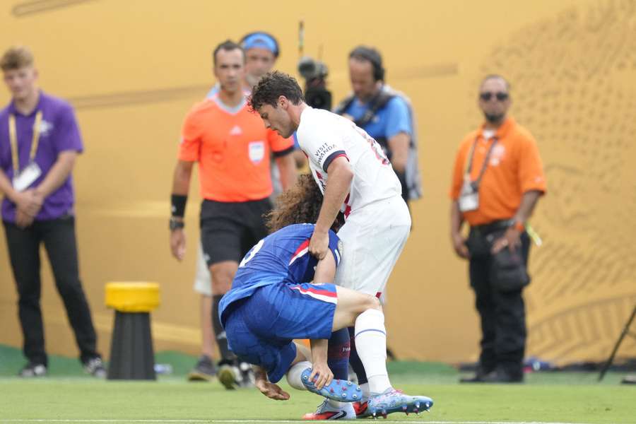 João Neves foi expulso por lance com Cucurella João Neves foi expulso por lance com Cucurella